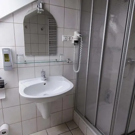 Publo Etterem Es Panzio Csakvar